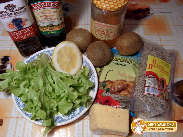 Зеленый салат с киви и семечками. Рецепт с фото
