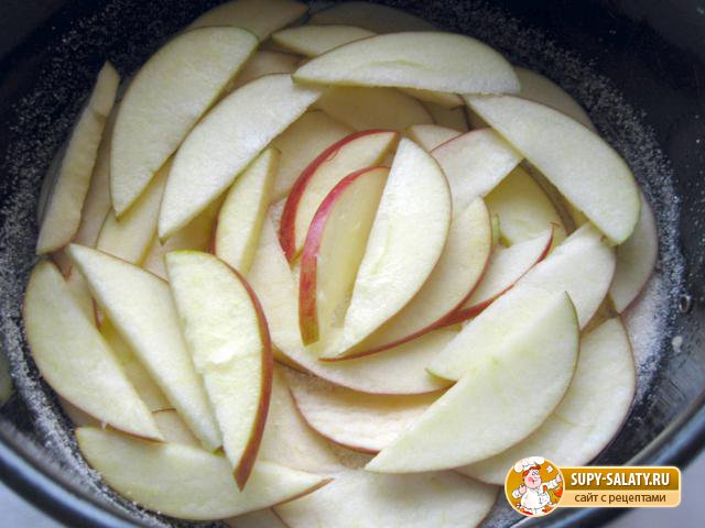 Яблочный пирог из манки. Рецепт с фото