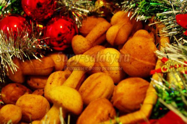 Грибочки и орешки под новогоднюю елочку