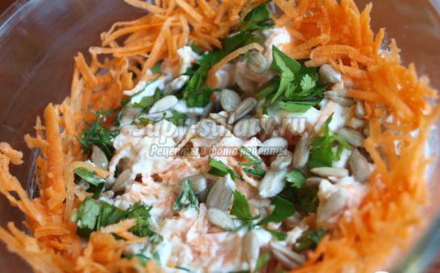 Блюда для беременных. Салат с морковью, сельдереем и яблоками