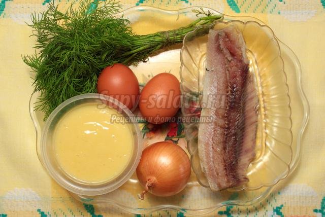 Яйца, фаршированные селедочным салатом