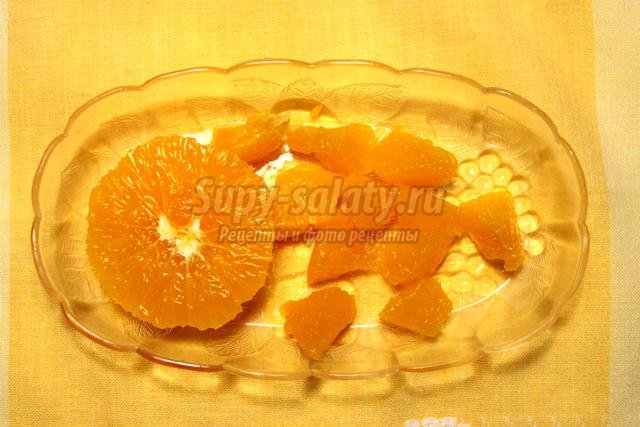 Фруктовый салат в апельсине