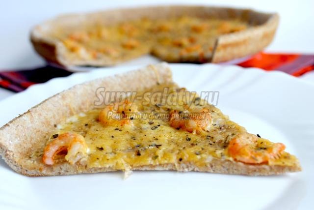 пицца с креветками и твердым сыром