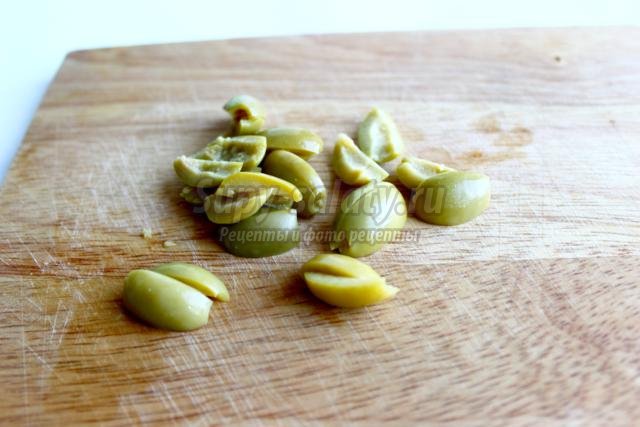 салат из морской капусты с маслинами