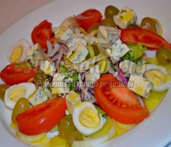 салат с голубым сыром и перепелиными яйцами