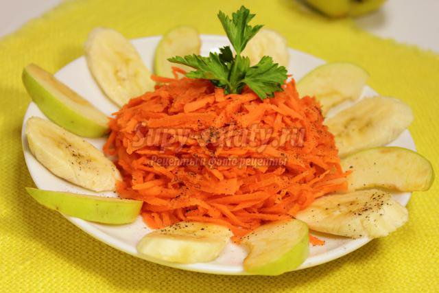 острый салат из моркови с бананами и яблоками
