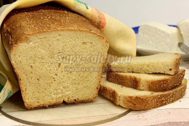 хлеб из пшеничной муки с семенами кунжута