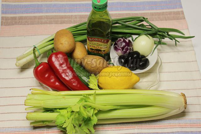 весенний салат с картофелем и свежими овощами