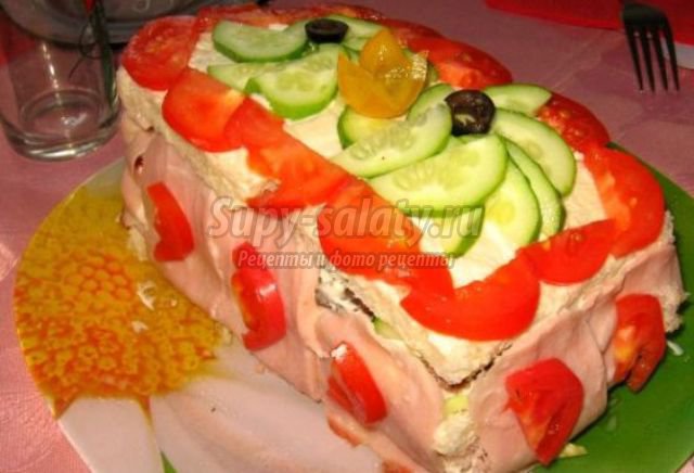Бутербродный торт с ветчиной и овощами