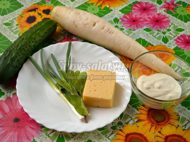 салат из дайкона со свежим огурцом и сыром