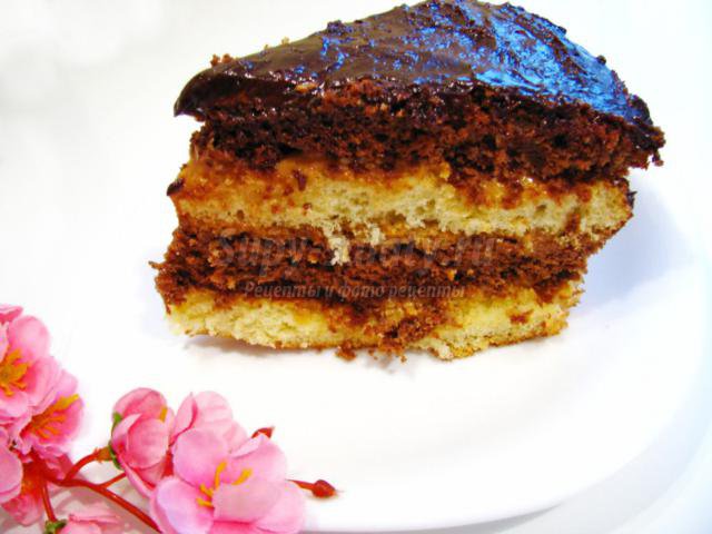 бисквитный ванильно-шоколадный торт