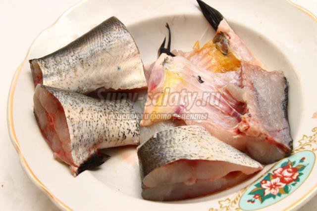 Жареная рыба минтай в панировке на сковороде