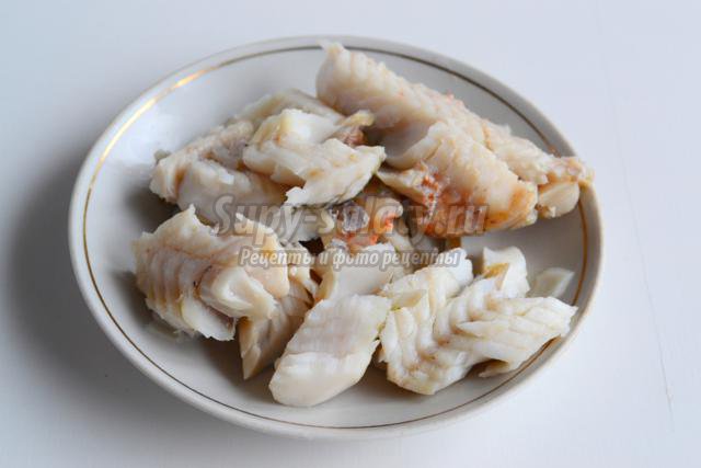 салат из морской капусты, перепелиных яиц и отварной рыбы