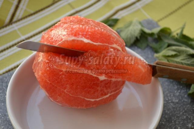салат из грейпфрута с бальзамиком и мятой