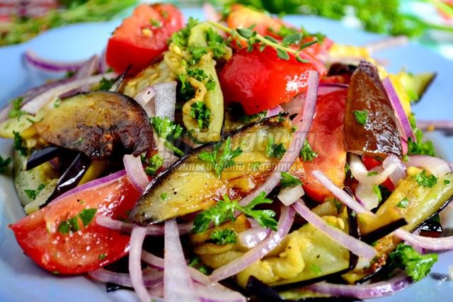 вегетарианский салат из баклажанов