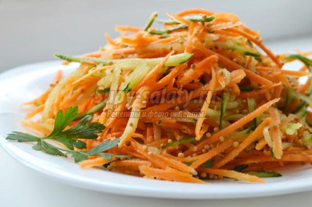 витаминный салат из моркови и огурцов