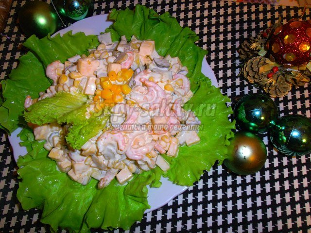 Новогодний салат с креветками