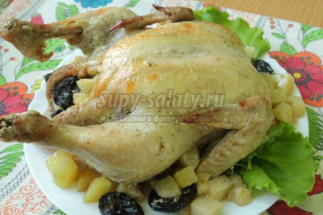 курица с картошкой, черносливом и яблоками, запеченная в рукаве