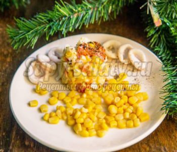 салат на Новый год с кукурузой и кальмарами 