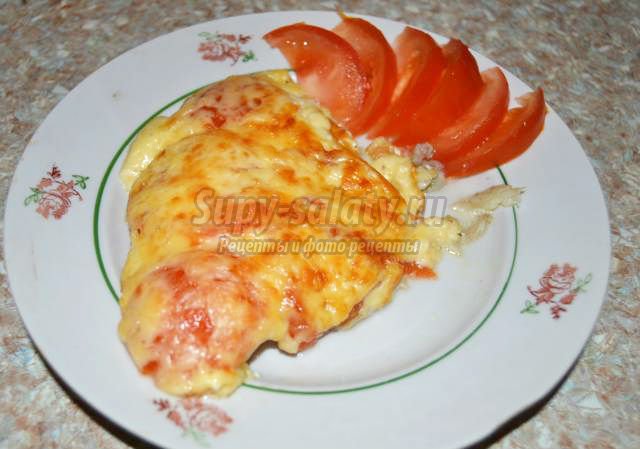рыба, запеченная с сыром и помидорами