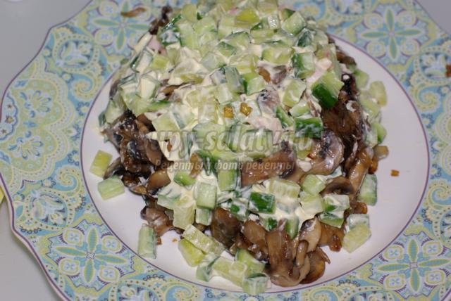 слоеный салат с курицей и шампиньонами. Ананас