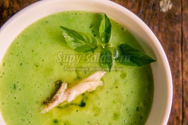 зеленый крем-суп с перцем