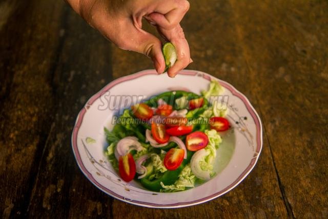 диетический овощной салат с сыром