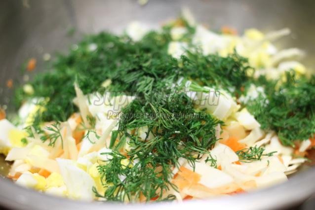 зимний салат и капусты с маринованными огурцами