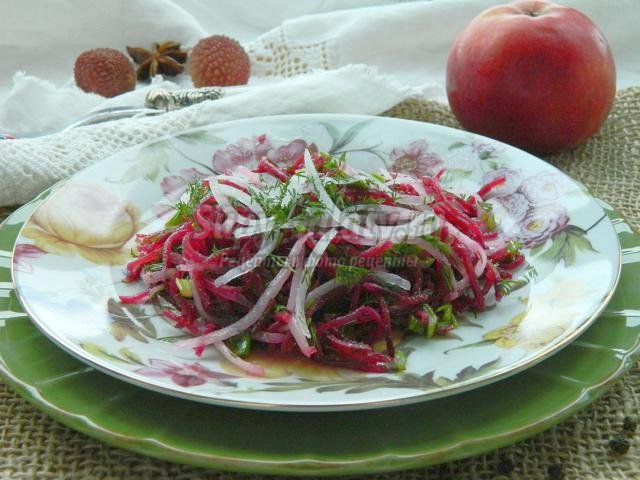 диетический салат из свеклы и белой редьки дайкон