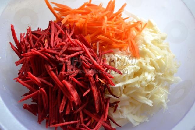диетический салат из капусты, моркови и свеклы. Метелка