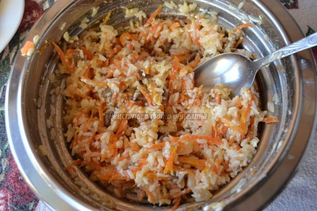 кальмары, фаршированные морковью по-корейски и грибами