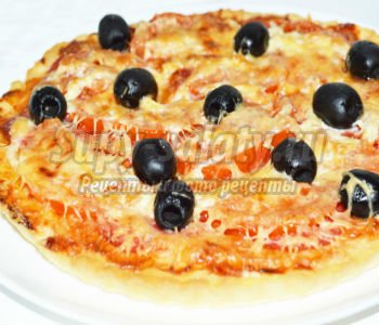 пицца с салями и маслинами
