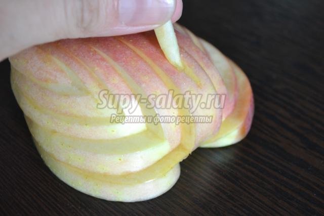 карвинг фруктовая закуска из яблока. Лебедь