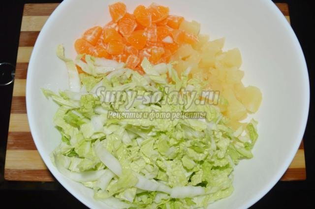 диетический салат из капусты с мандаринами и ананасами