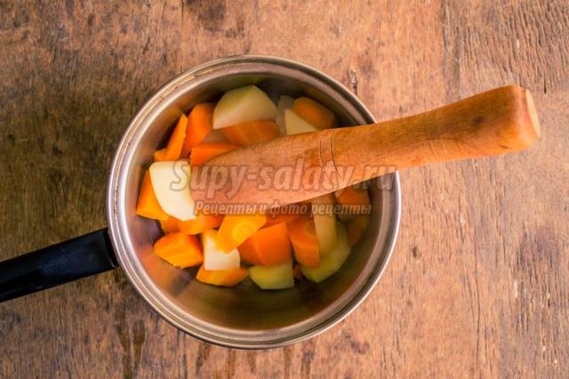 оранжевое картофельно-морковное пюре