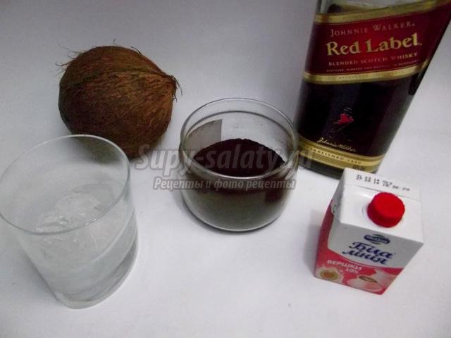 алкогольный коктейль в кокосе. Тропикано кофе