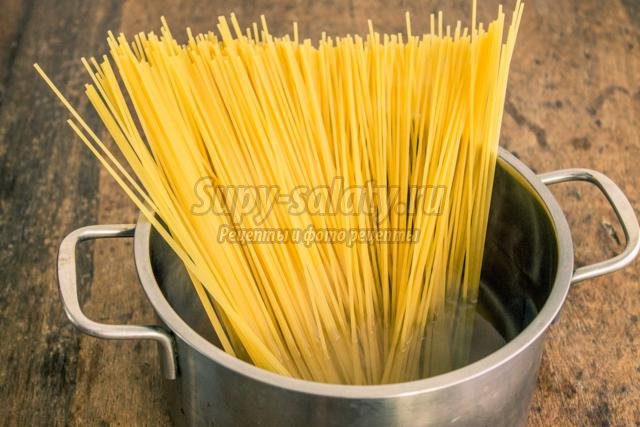 спагетти с базиликом