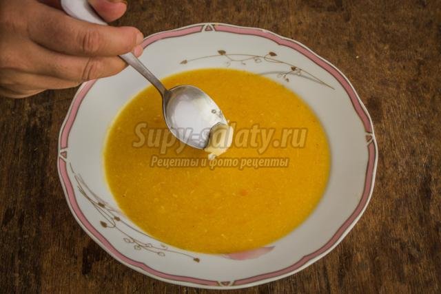 острый тыквенный суп с курицей