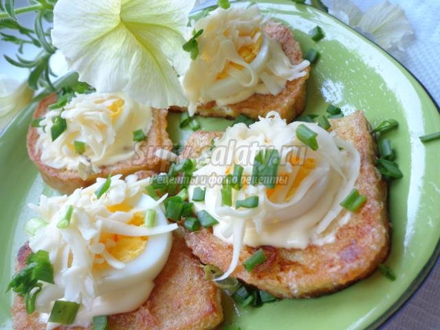 гренки с яйцом и сыром