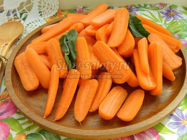 пикантная мини-морковь в мультиварке