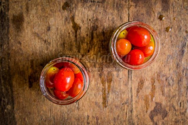 помидоры, маринованные с луком