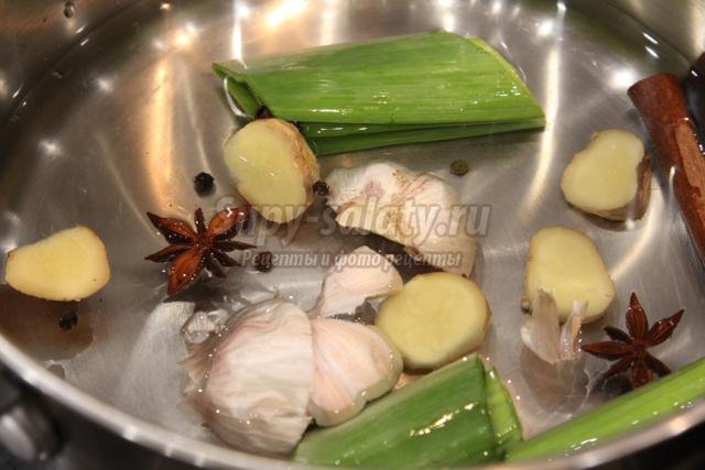 лапша Удон с овощами и креветками в кисло-сладком соусе