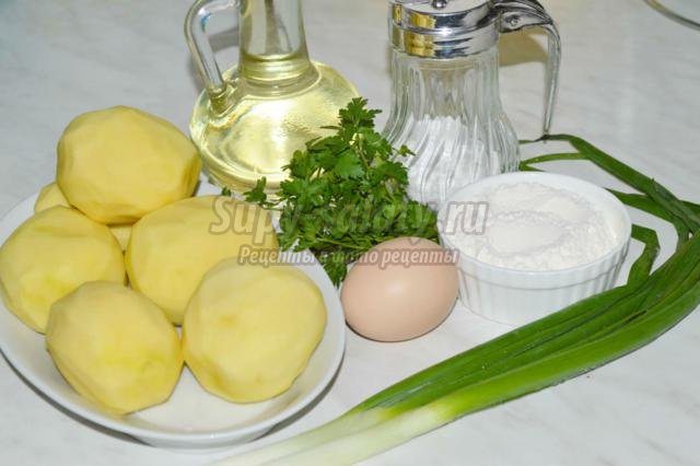 картофельные драники с зеленым луком