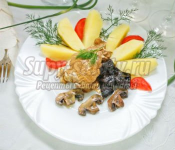 куриная грудка с черносливом и грибами