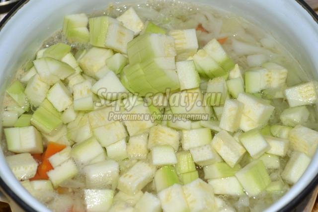лёгкий овощной суп с кабачками