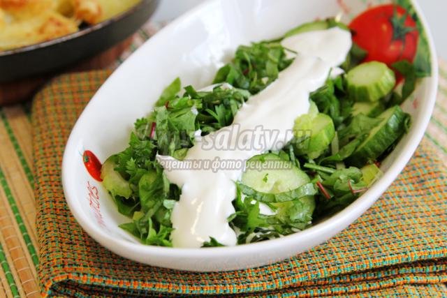 зеленый салат с мангольдом и бораго