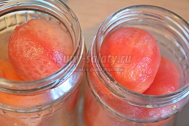 томаты без шкурки в винной заливке на зиму