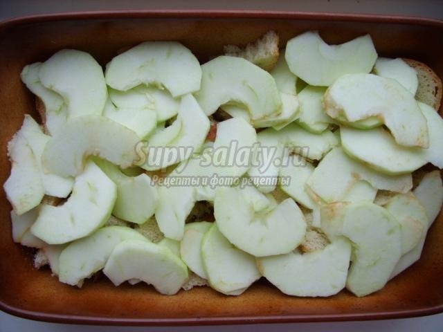 хлебный пудинг с яблоками