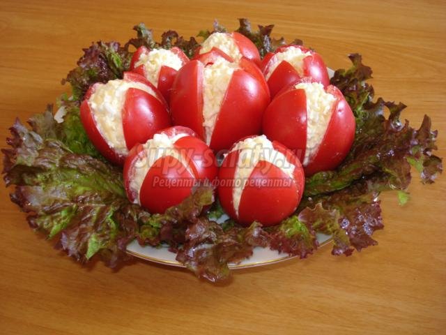 фаршированные помидоры с сыром и яйцом. Тюльпаны