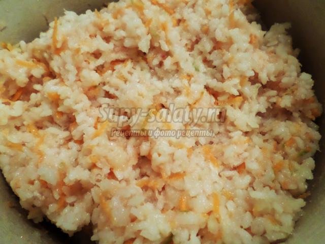 фаршированный перец рисом и куриным фаршем